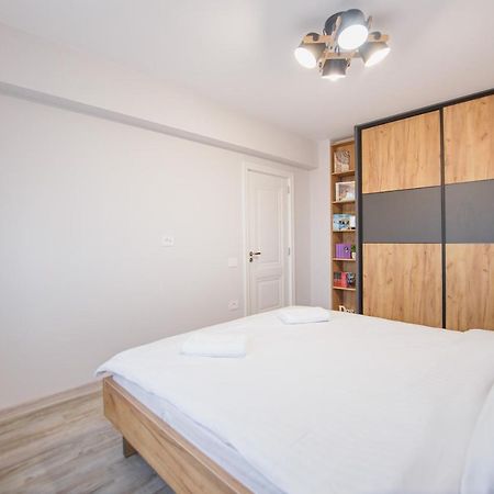 오라데아 Creamy Wood Haven 아파트 외부 사진